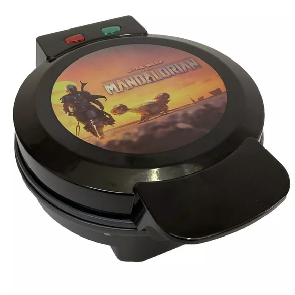 Star Wars The Mandalorian Disney Waffle Maker Nonstick 8” | Uncanny Brands - Picture 3 of 5